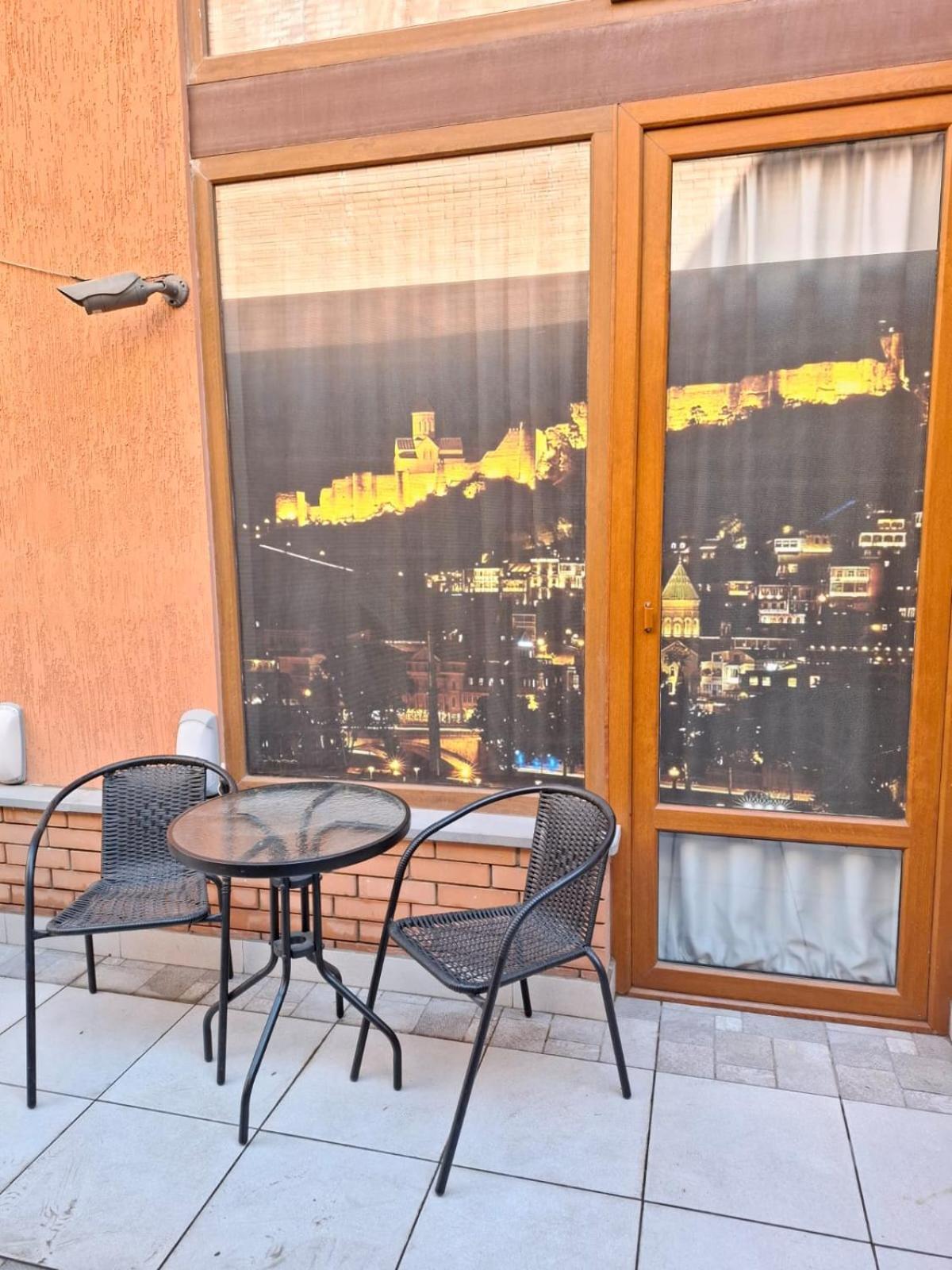 Aura Plaza Hotel Tbilisi