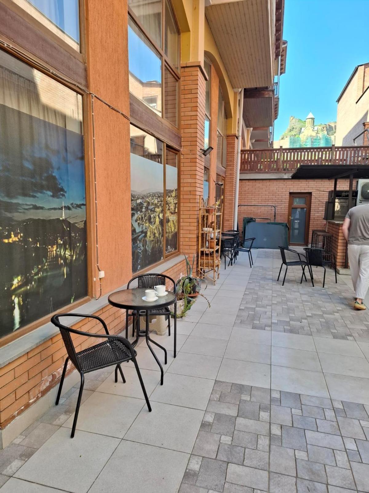 Aura Plaza Hotel Tbilisi