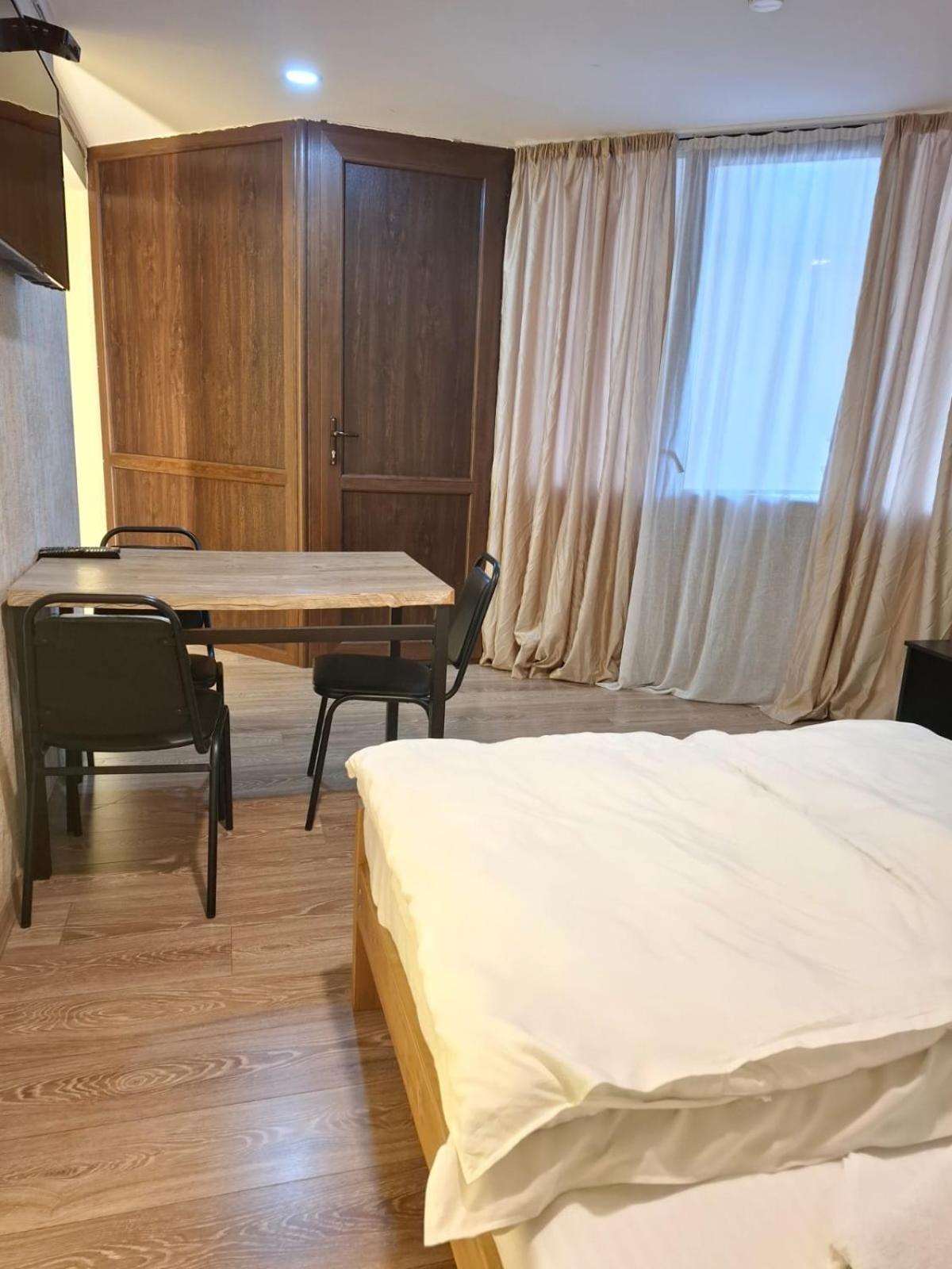 Aura Plaza 3*